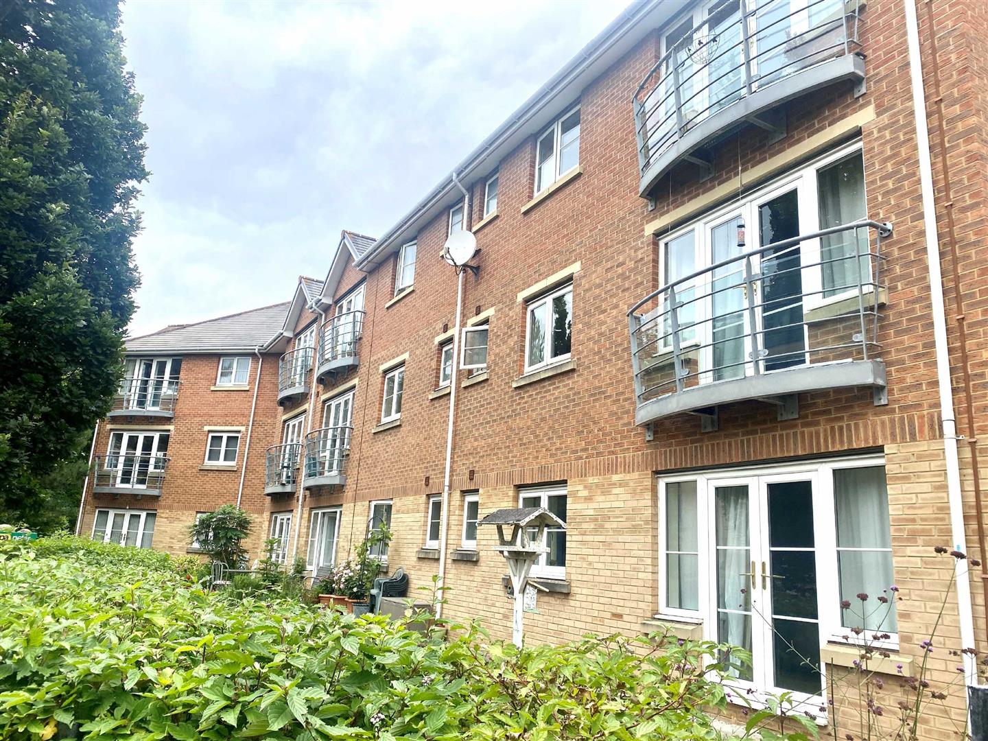 Heol Cilfrydd, The Waterfront, Barry Knights Estate Agents